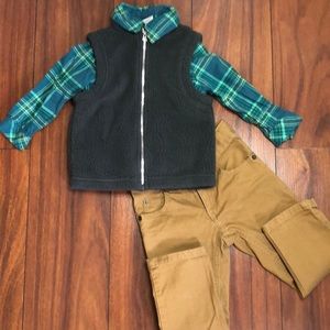 🏷 (SALE!) Cat and Jack Shirt and Fleece Vest Set Green & Grey (18 Months)